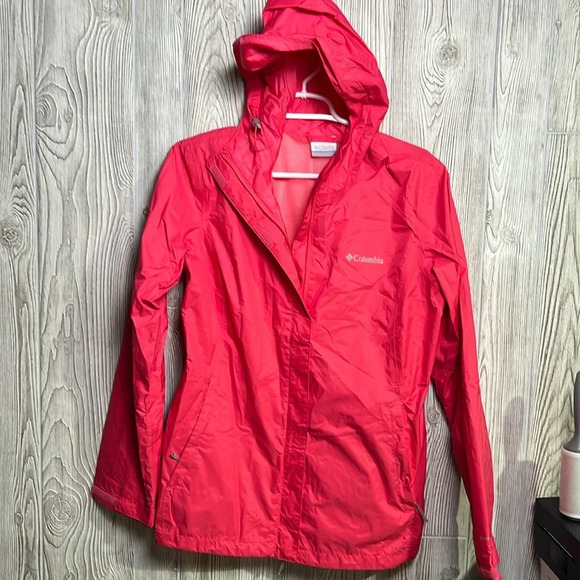 Women’s Columbia hot pink Omni-tech light weight jacket size medium - Picture 1 of 6